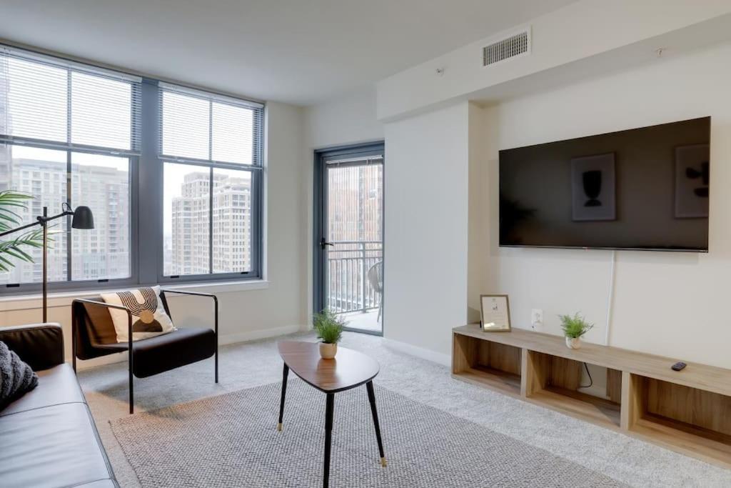 Condo With Gym And Pool In Pentagon City 8Min To Dca Arlington Bagian luar foto