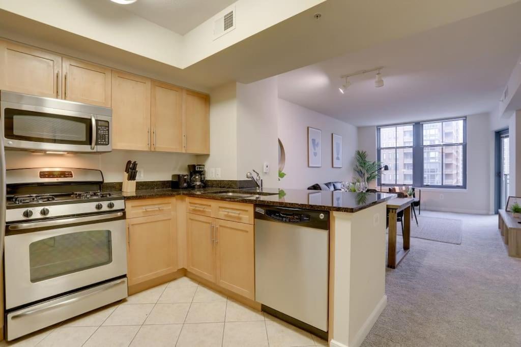 Condo With Gym And Pool In Pentagon City 8Min To Dca Arlington Bagian luar foto