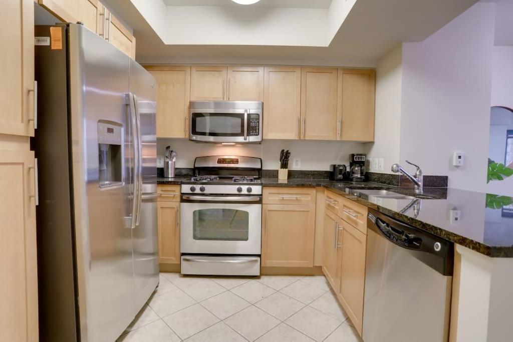 Condo With Gym And Pool In Pentagon City 8Min To Dca Arlington Bagian luar foto
